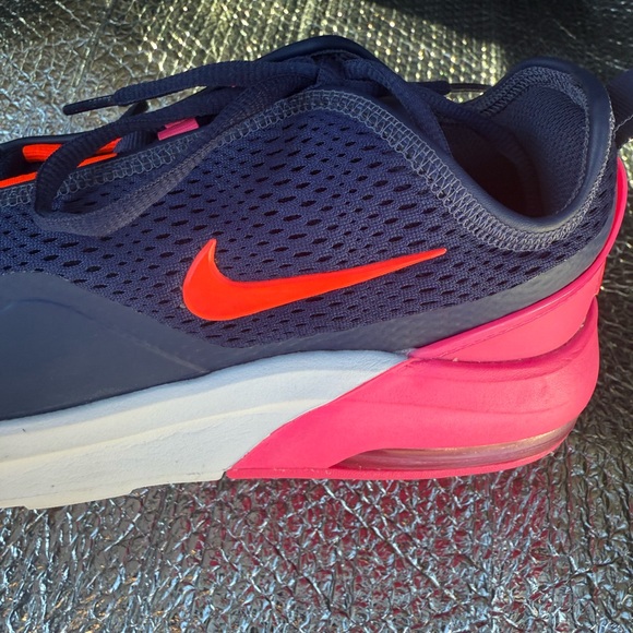 Nike Air Max Motion 2 sneakers in the "Navy Pink Blast" colorway. Size 8.5 women - Picture 5 of 7